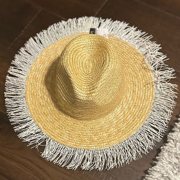 ?KENSIE??NWT?Straw Hat with White Fringe main image 10